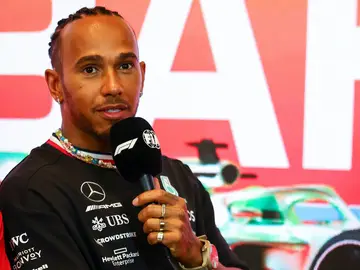 Lewis Hamilton, ante los medios