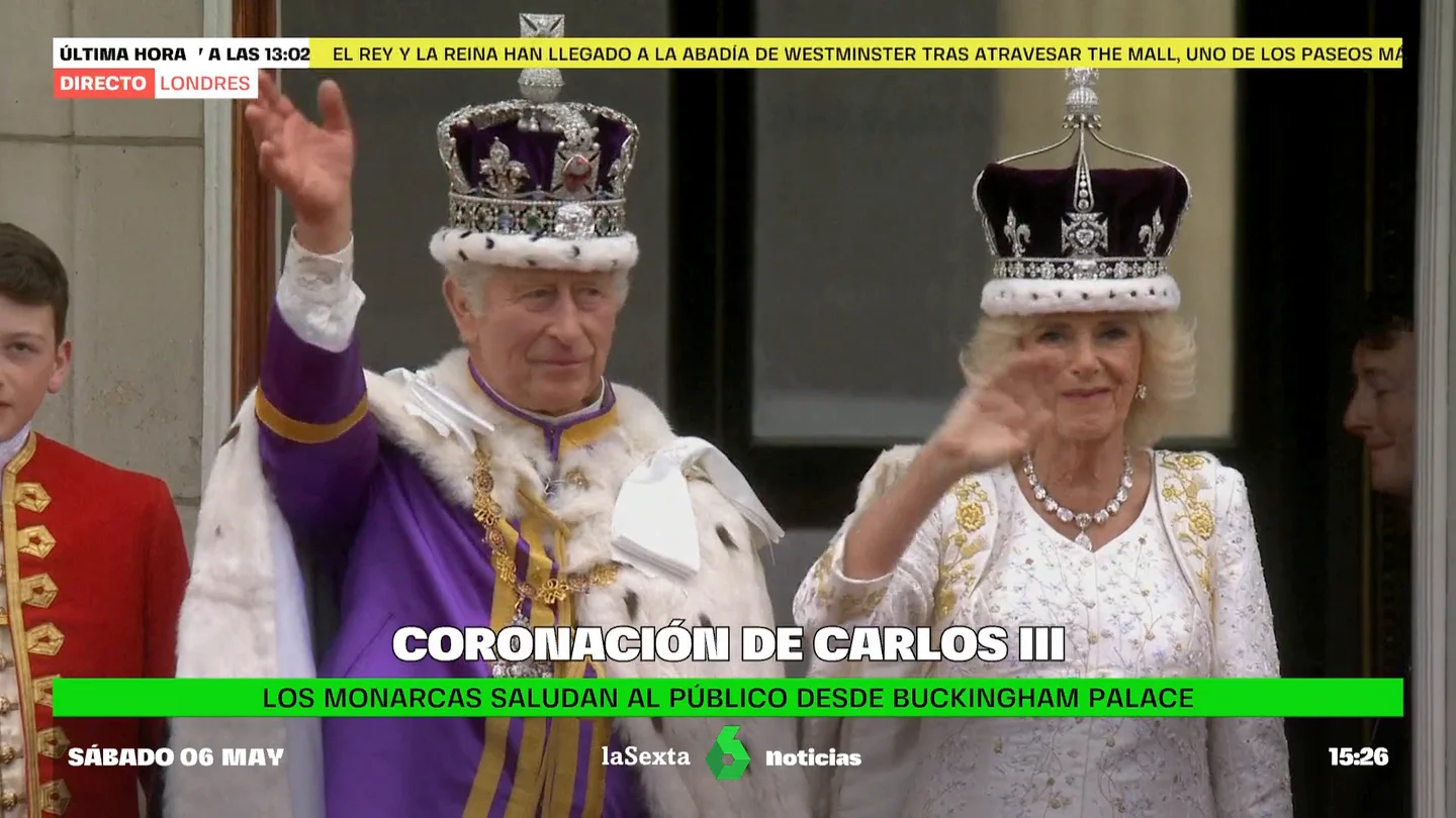 Saludo de la familia real británica desde el balcón. Saludo de la familia real británica desde el balcón.