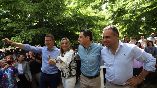 Alberto Núñez Feijóo, con el presidente de la Junta de Andalucía, Juanma Moreno Alberto Núñez Feijóo, con el presidente de la Junta de Andalucía, Juanma Moreno
