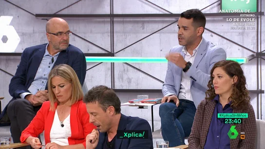 José María Camarero reprende a dos economistas en laSexta Xplica: "Habláis de hijos como de coches Ferrari" José María Camarero reprende a dos economistas en laSexta Xplica: "Habláis de hijos como de coches Ferrari"