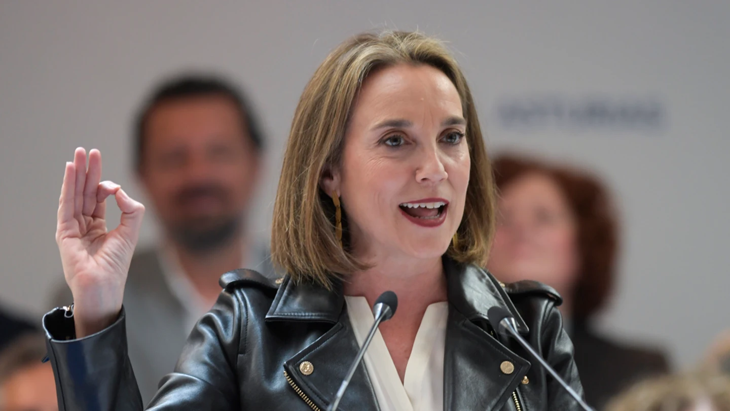 Cuca Gamarra advierte: "No es el momento de que Sánchez coja oxígeno mientras que los españoles se ahogan" Cuca Gamarra advierte: "No es el momento de que Sánchez coja oxígeno mientras que los españoles se ahogan"