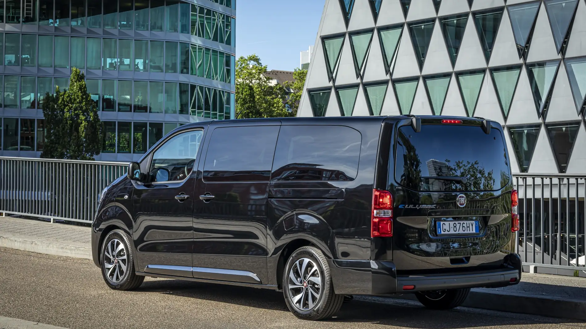 FIAT E-Ulysse. ¿Tiene sentido una furgoneta eléctrica con 300 km de autonomía? FIAT E-Ulysse. ¿Tiene sentido una furgoneta eléctrica con 300 km de autonomía?