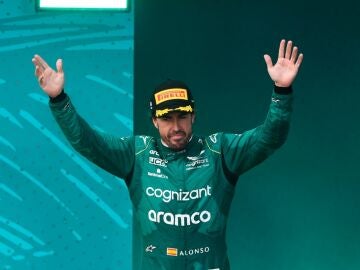 Fernando Alonso, en el podio de Miami