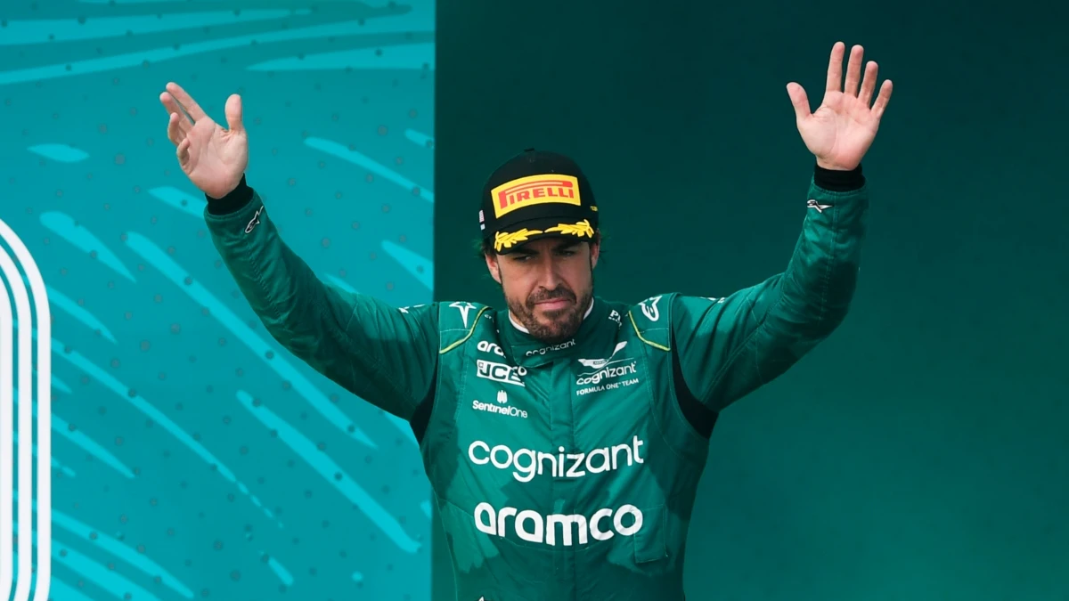 Fernando Alonso, en el podio de Miami