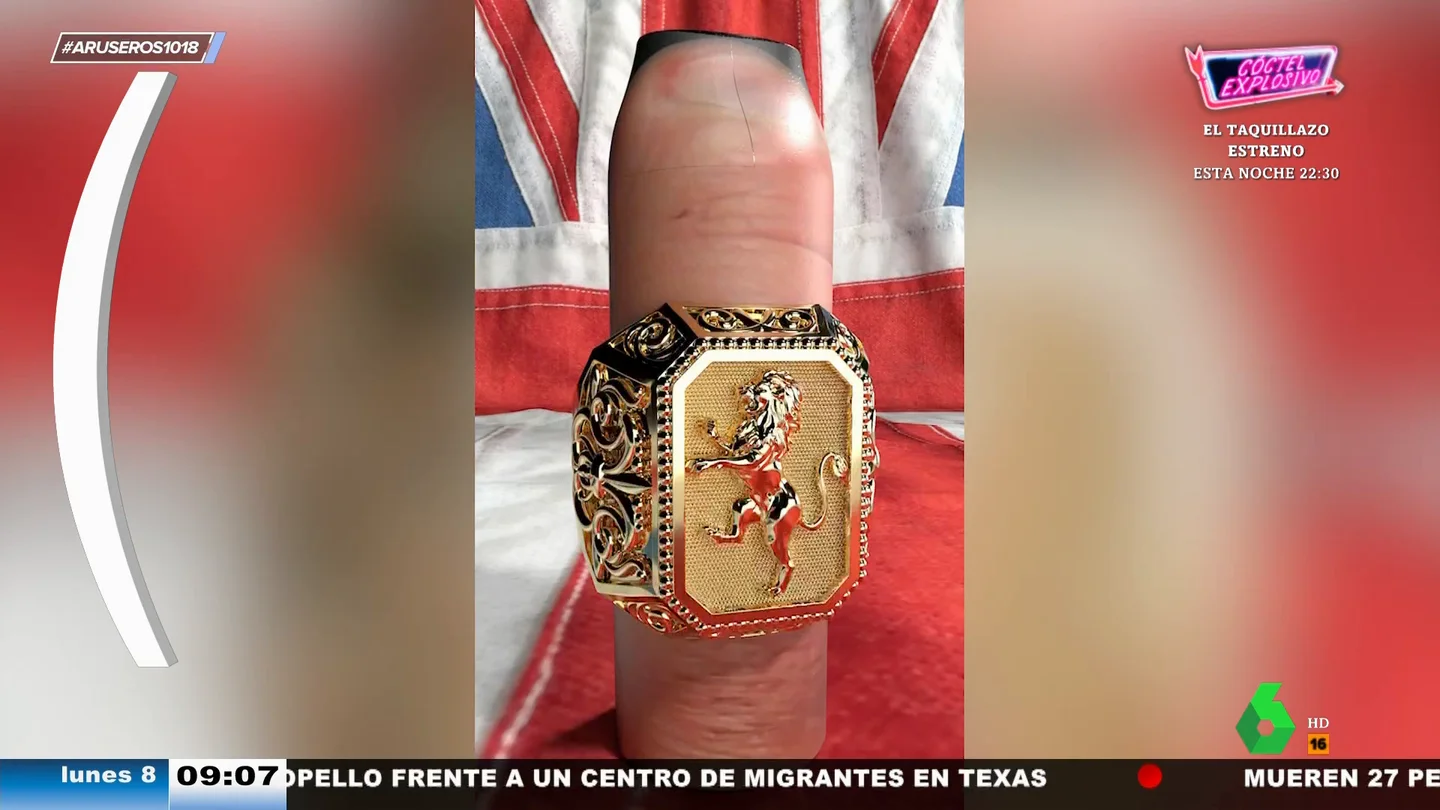 Los "dedos salchicha" del rey Carlos III, el nuevo diseño de unos cigarrillos electrónicos Los "dedos salchicha" del rey Carlos III, el nuevo diseño de unos cigarrillos electrónicos