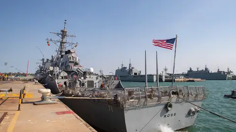 Un destructor estadounidense en la Base Naval de Rota (Cádiz)