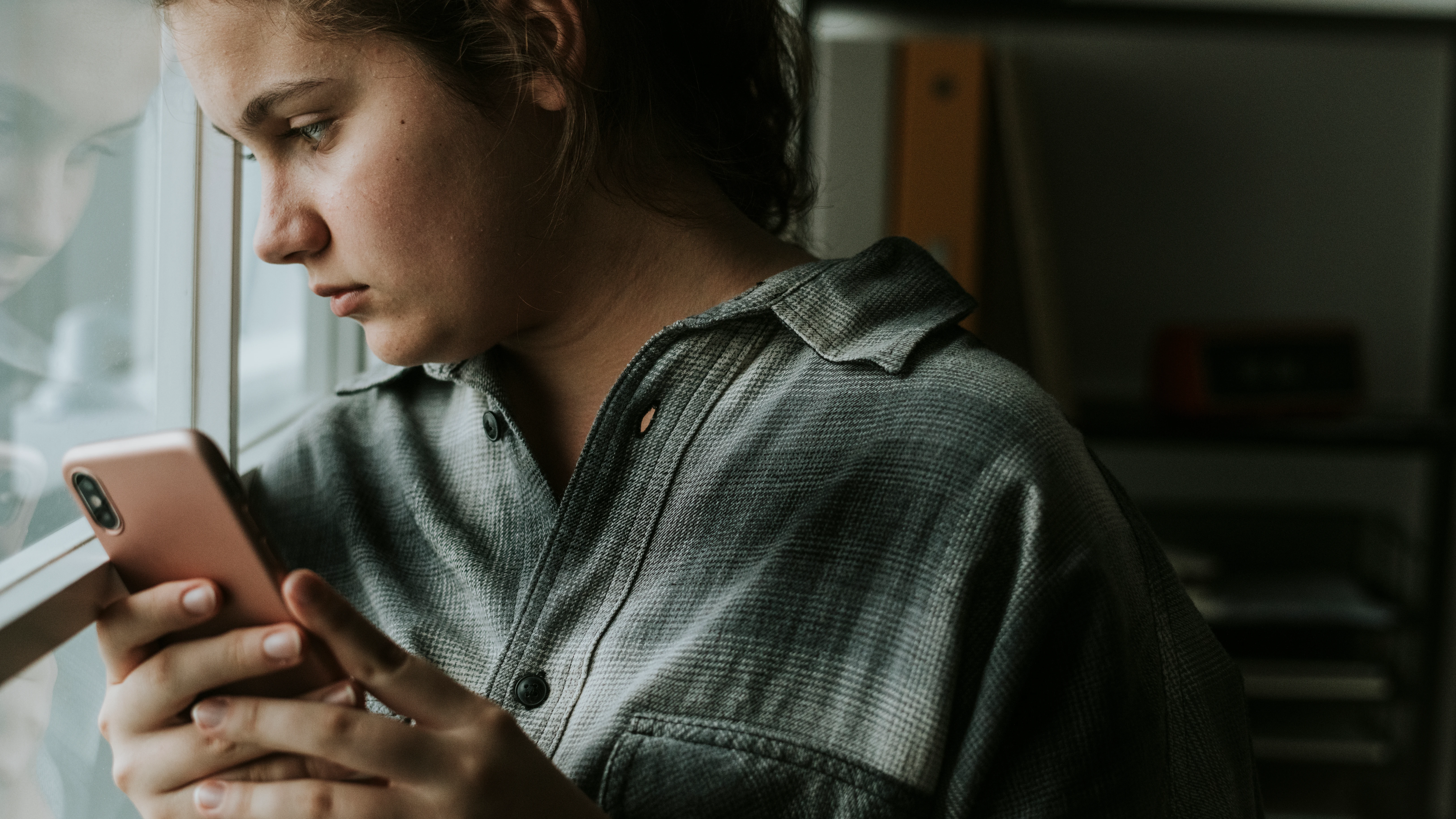 Un botón rojo contra el 'ciberbullying': así ayuda la tecnología a frenar el acoso en las redes sociales 