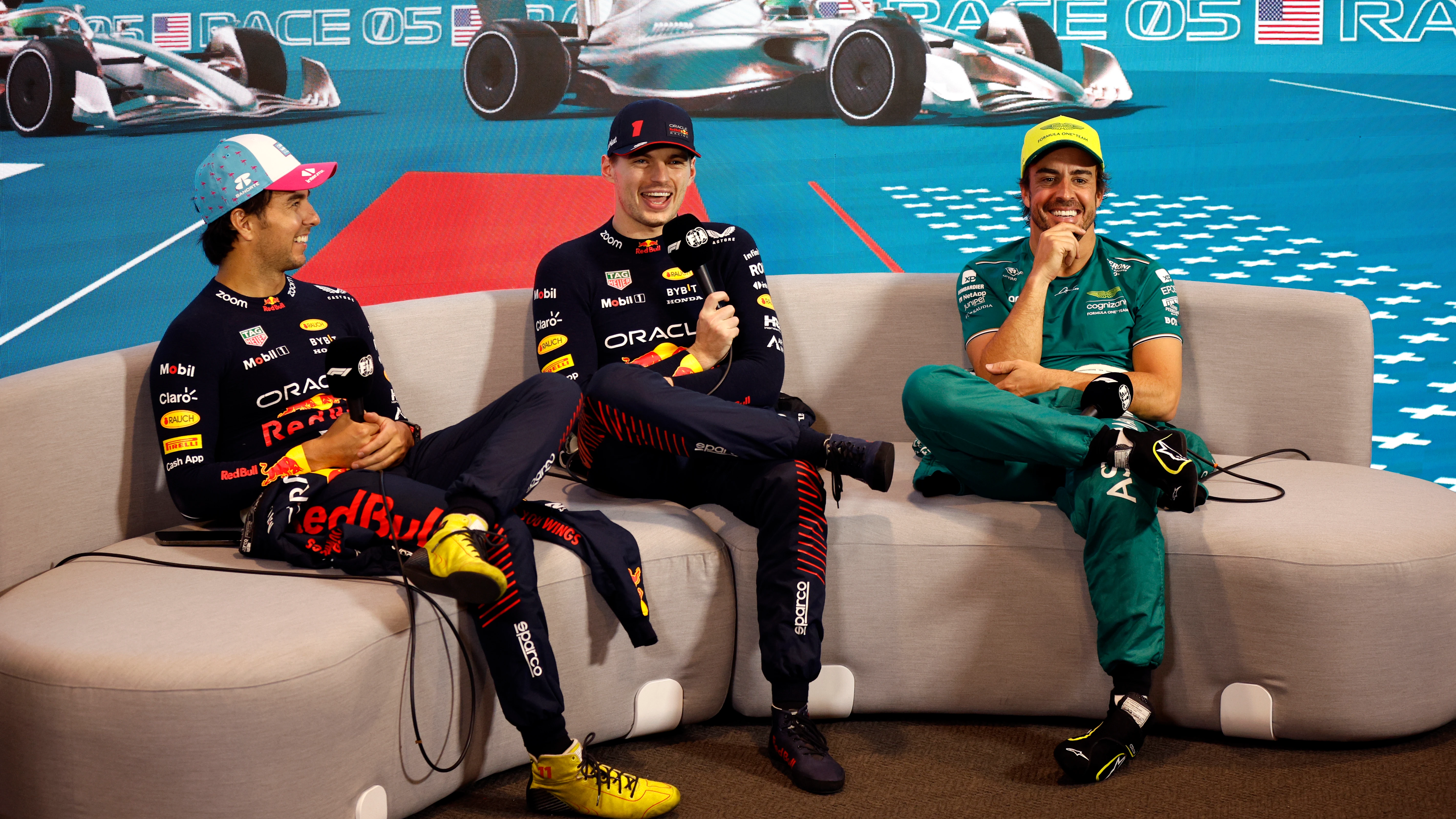 Sergio Pérez, Max Verstappen y Fernando Alonso