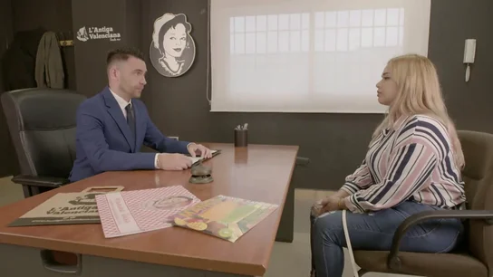 "¡Ese helado era un ahuyenta clientes!": el enfado de 'el jefe infiltrado' de L'Antilla con una empleada "¡Ese helado era un ahuyenta clientes!": el enfado de 'el jefe infiltrado' de L'Antilla con una empleada