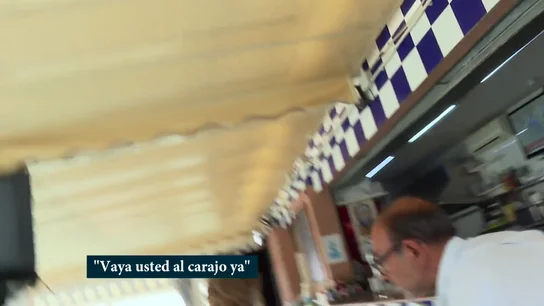El tenso recibimiento a laSexta Columna en una de las zonas de Doñana con más regadíos ilegales: "¡Vaya usted al carajo ya!" En este vídeo, laSexta Columna visita Lucena del Puerto, una de las zonas con más fincas de regadío ilegal de Doñana, según organizaciones ecologistas, donde es testigo de la tensión entre agricultores por la regularización que propone la Junta.
