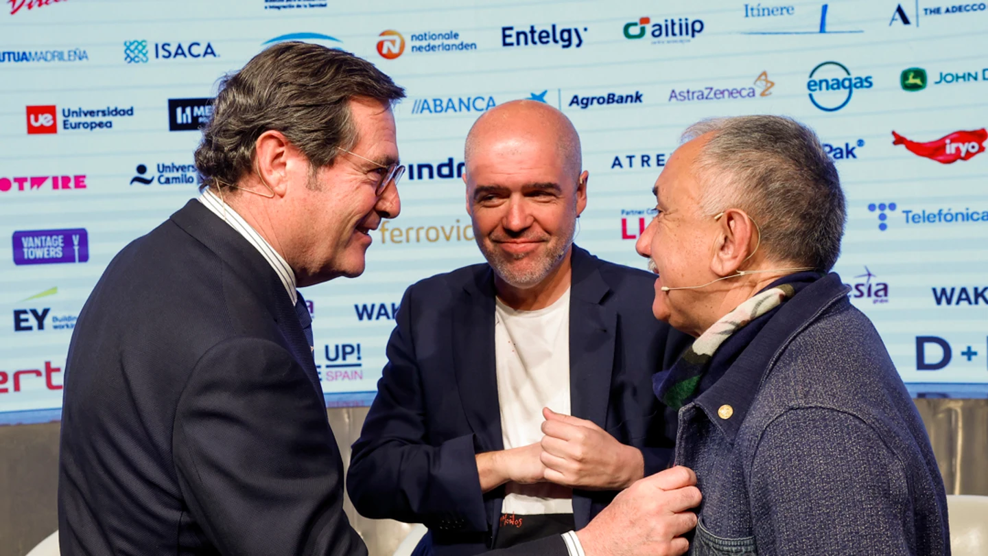 Antonio Garamendi conversa con Pepe Álvarez y Unai Sordo Antonio Garamendi conversa con Pepe Álvarez y Unai Sordo/ EFE/ Chema Moya