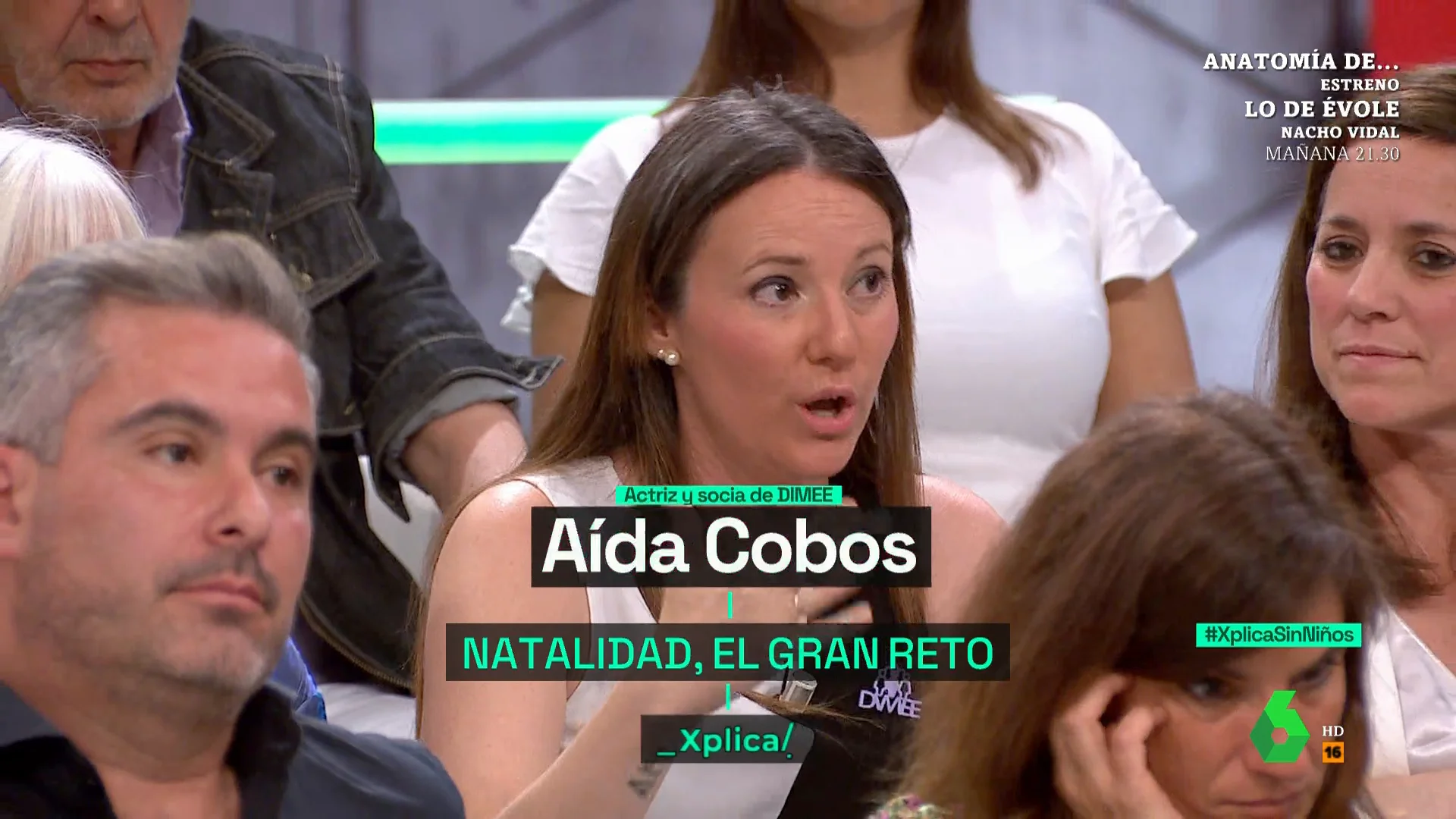 "Necesitamos un cambio cultural, social, de valores, de ideas y darle otro valor a la maternidad, el que se merece", explica Aída Cobos, actriz y socia de DIMEE, que en este vídeo pide mirar más a cómo se valora la crianza en los países nórdicos.