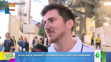 La pillada 'in fraganti' de las cámaras de 'El chiringuito' a un aficionado durante el partido en el Bernabéu