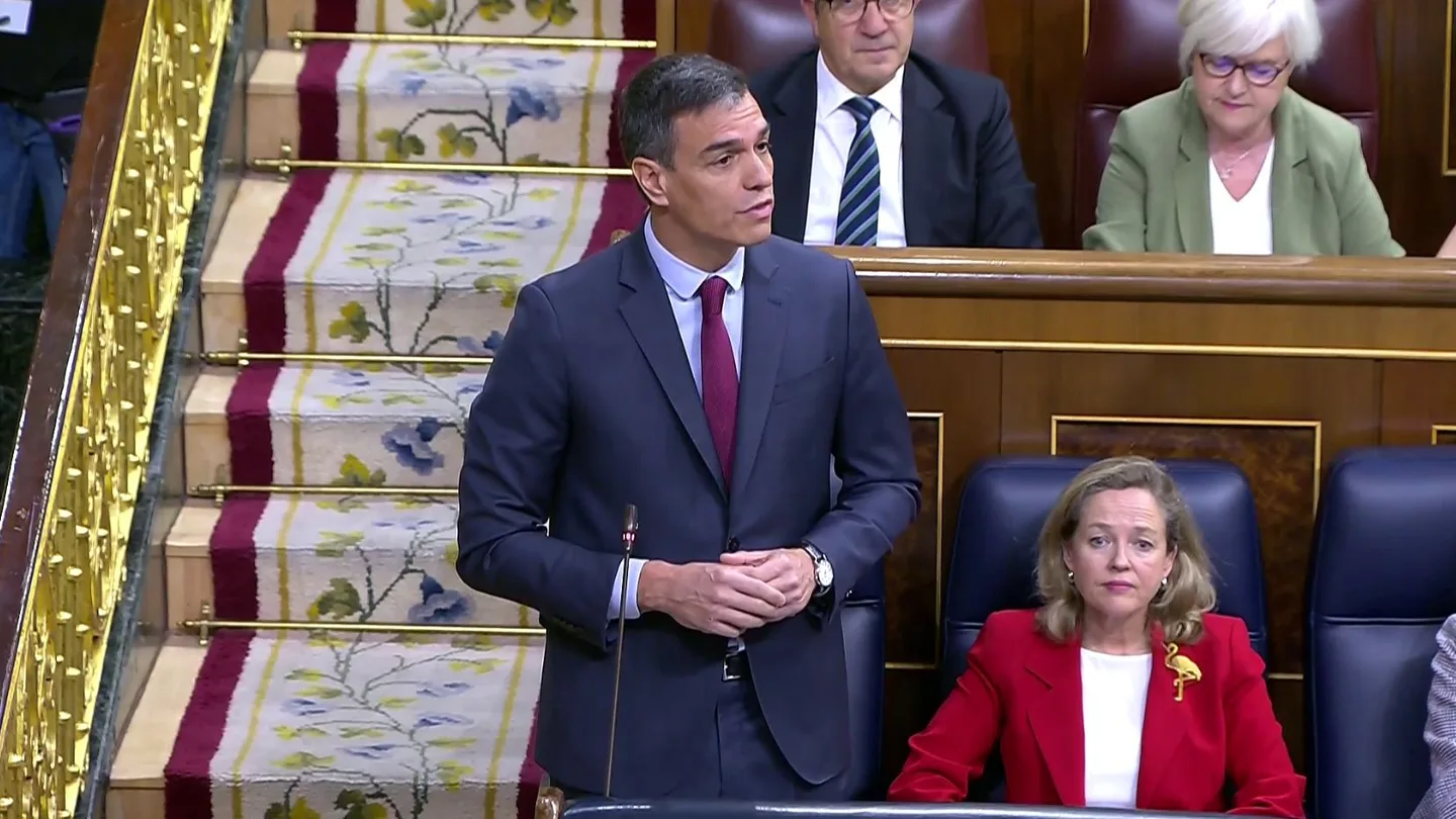 El PP tacha de "tómbola" las medidas del Gobierno y Sánchez les acusa de anunciar "un apocalipsis que nunca llega" El PP tacha de "tómbola" las medidas del Gobierno y Sánchez les acusa de anunciar "un apocalipsis que nunca llega"