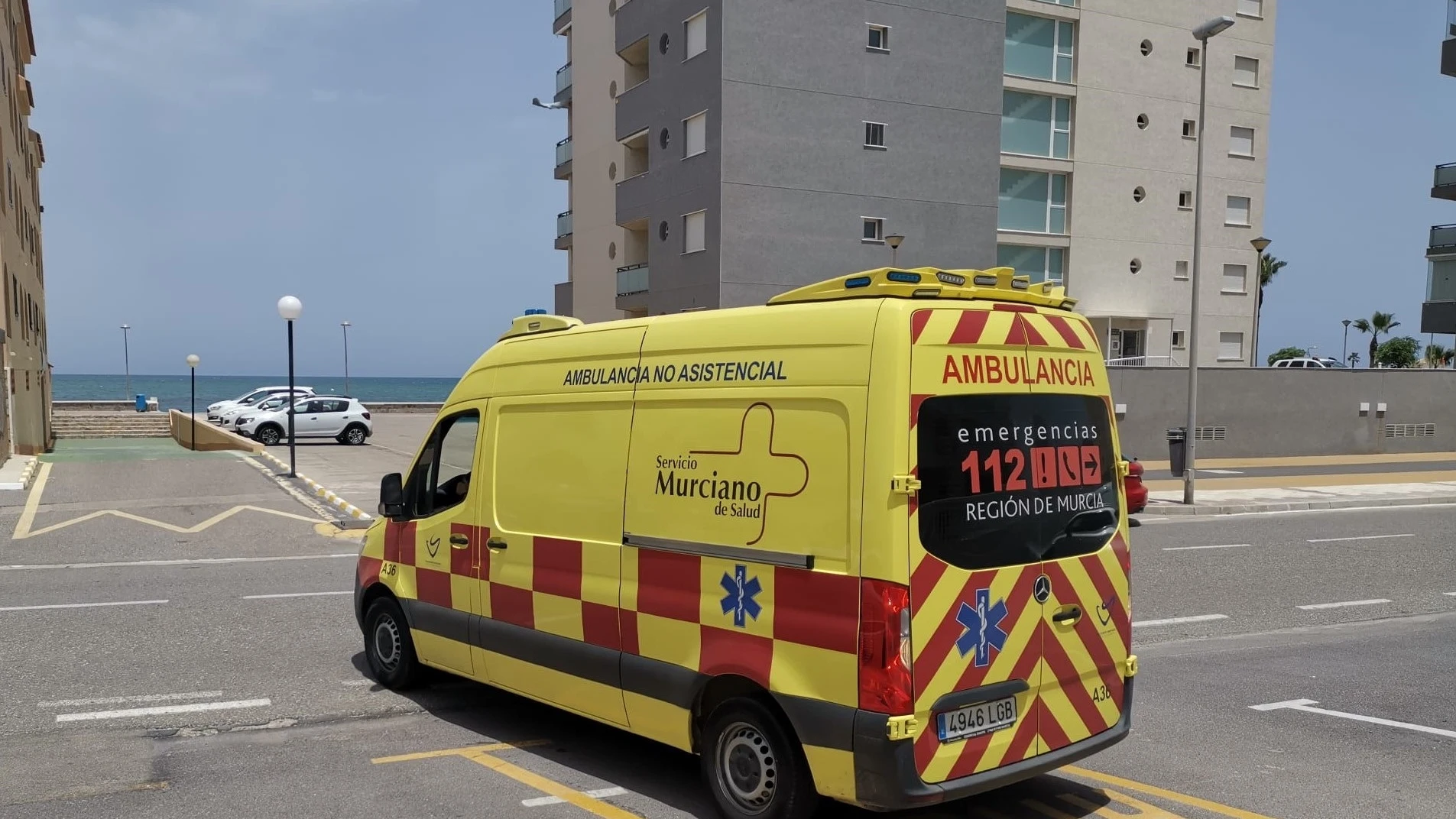 Imagen de archivo de una ambulancia del Servicio Murciano de Salud