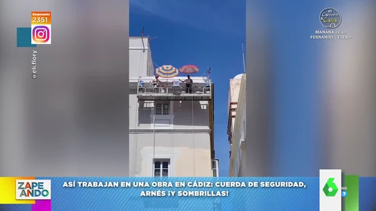 "Cuerda de seguridad, arnés y...": la medida que utilizan unos obreros en un andamio para protegerse del sol "Cuerda de seguridad, arnés y...": la medida que utilizan unos obreros en un andamio para protegerse del sol