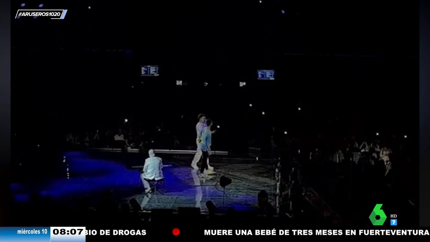 El vídeo viral en el que Quevedo interrumpe su concierto para que un joven pida matrimonio a su novia El vídeo viral en el que Quevedo interrumpe su concierto para que un joven pida matrimonio a su novia