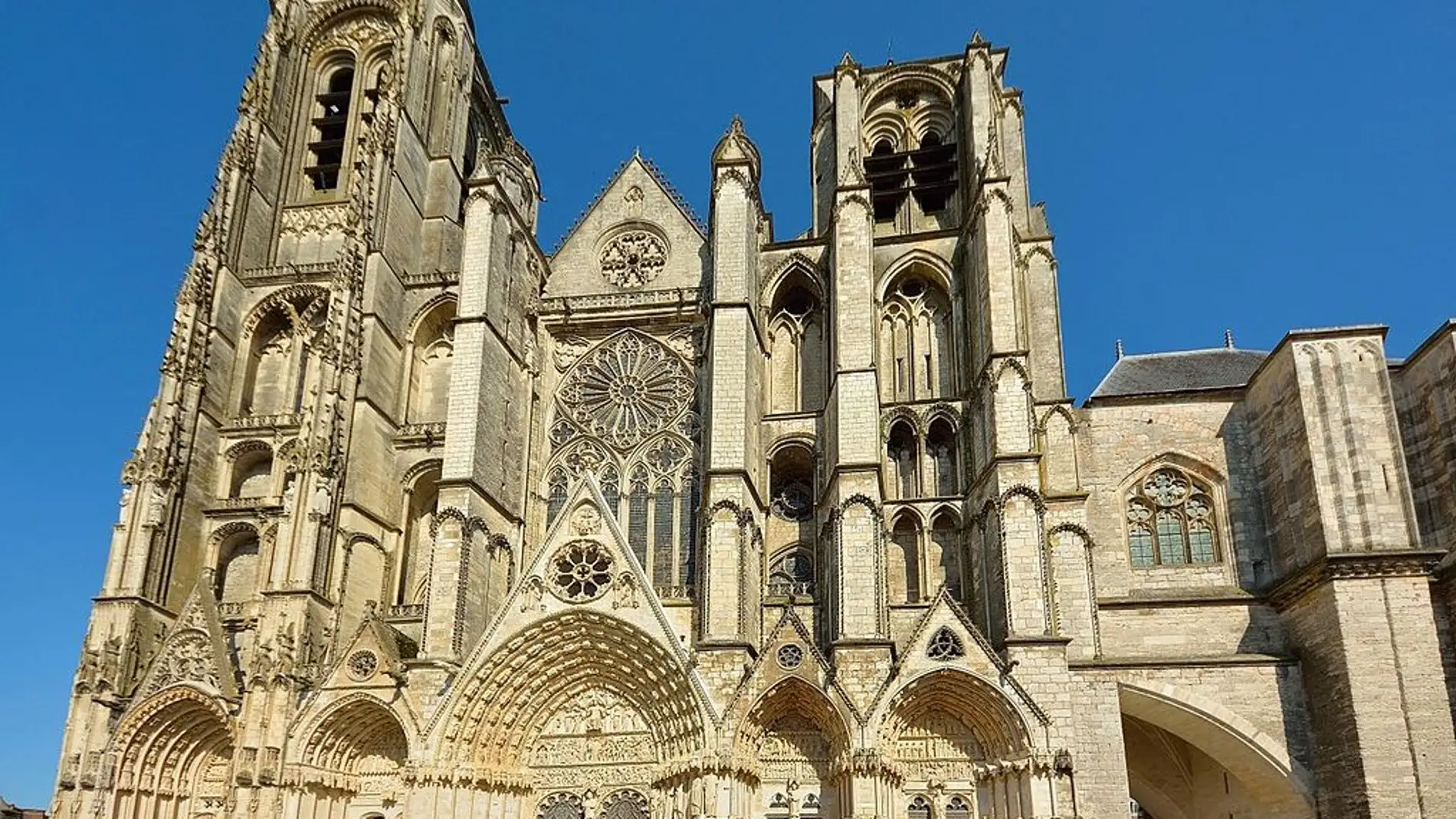 Catedral de Bourges: historia y por qué se inspira en Notre-Dame de París