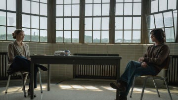 Amanda Seyfried y Tom Holland protagonizan 'The Crowded Room'.