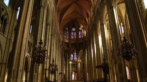 Interior de la Catedral de Bourges Interior de la Catedral de Bourges