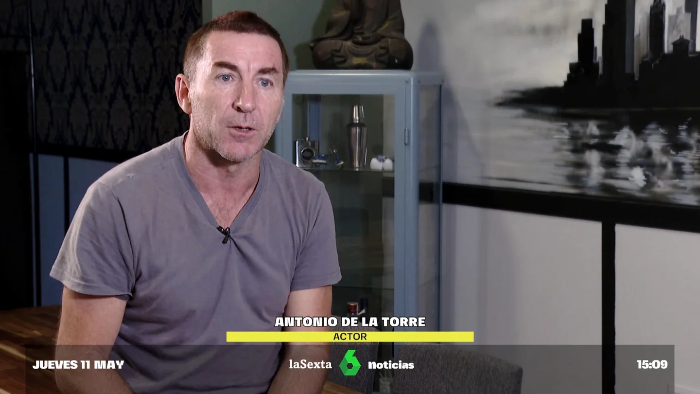 Antonio de la Torre confiesa que en sus inicios disimulaba su acento andaluz laSexta Columna entrevista a Antonio de la Torre, que en este vídeo recuerda cómo al principio de su carrera como periodista y actor tuvo complejos con su acento malagueño. Ahora, asegura que "si no está especificado, no me planteo modificarlo".
