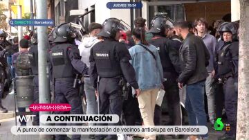 Manifestación de okupas y vecinos antiokupa en Barcelona tras los altercados en el barrio de Bonanova