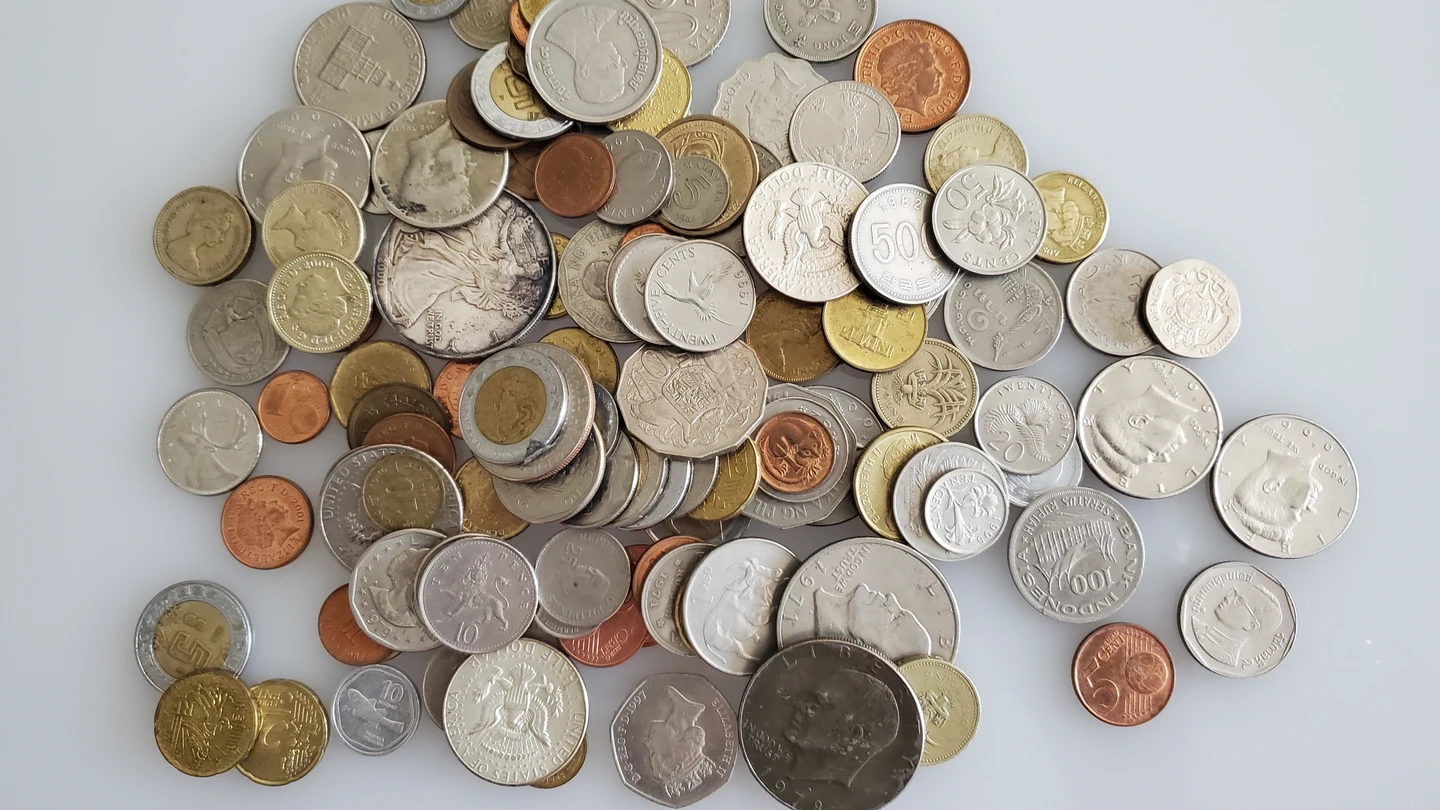 Nuevas alerta de la Policía: estas son las monedas que te pueden colar por euros y que valen menos Nuevas alerta de la Policía: estas son las monedas que te pueden colar por euros y que valen menos