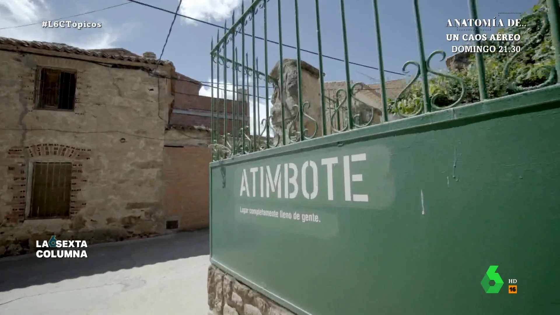 laSexta Columna visita Aldeanueva de San Bartolomé, un pueblo de Toledo que ha puesto en marcha una curiosa iniciativa donde los habitantes apadrinan palabras típicas como "gabellón" o "alboroque" para que decoren sus puertas o bares.