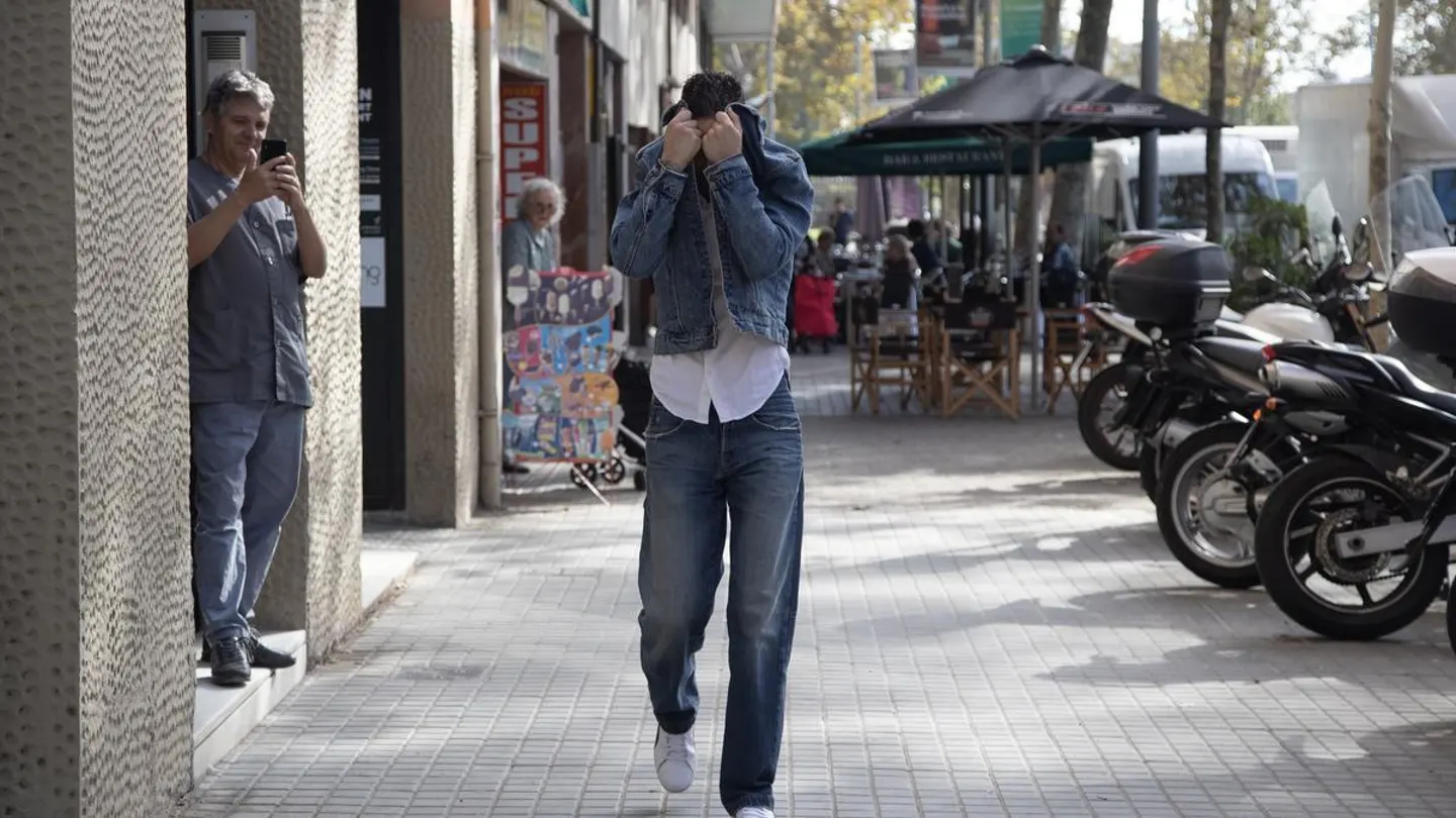 El guardia civil expulsado, a su llegada a la Audiencia de Barcelona hace unos meses (Archivo) El guardia civil expulsado, a su llegada a la Audiencia de Barcelona hace unos meses (Archivo)