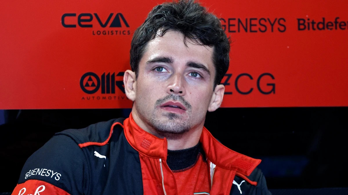 Charles Leclerc, en el box de Ferrari