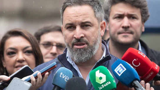 Santiago Abascal apuesta por un “plan de gestión y control del lobo” Santiago Abascal de visita en Covadonga