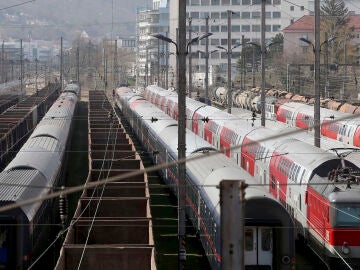 Nazi salutes on a train in Austria instead of announcing the stop: “Some passengers panicked”