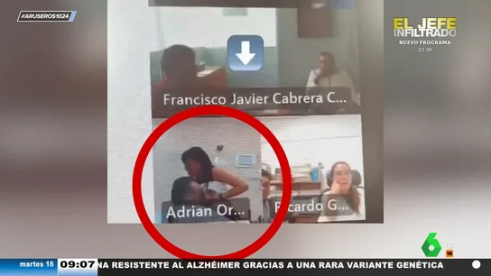 Un directivo de la seguridad social mexicana, pillado por Zoom lamiéndole los pechos a su secretaria Un directivo de la seguridad social mexicana, pillado por Zoom lamiéndole los pechos a su secretaria