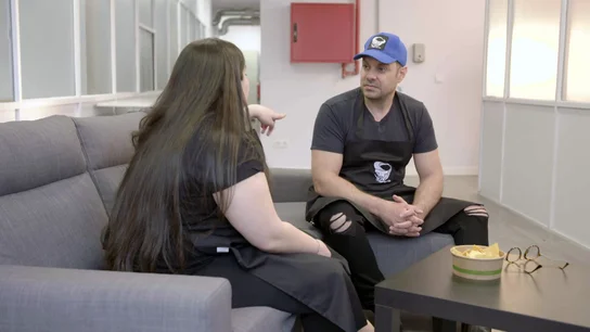 La camarera de Toro Burger cuenta su dramática historia familiar: su padre maltratador la secuestró cuando era niña La camarera de Toro Burger cuenta su dramática historia familiar: su padre maltratador la secuestró cuando era niña