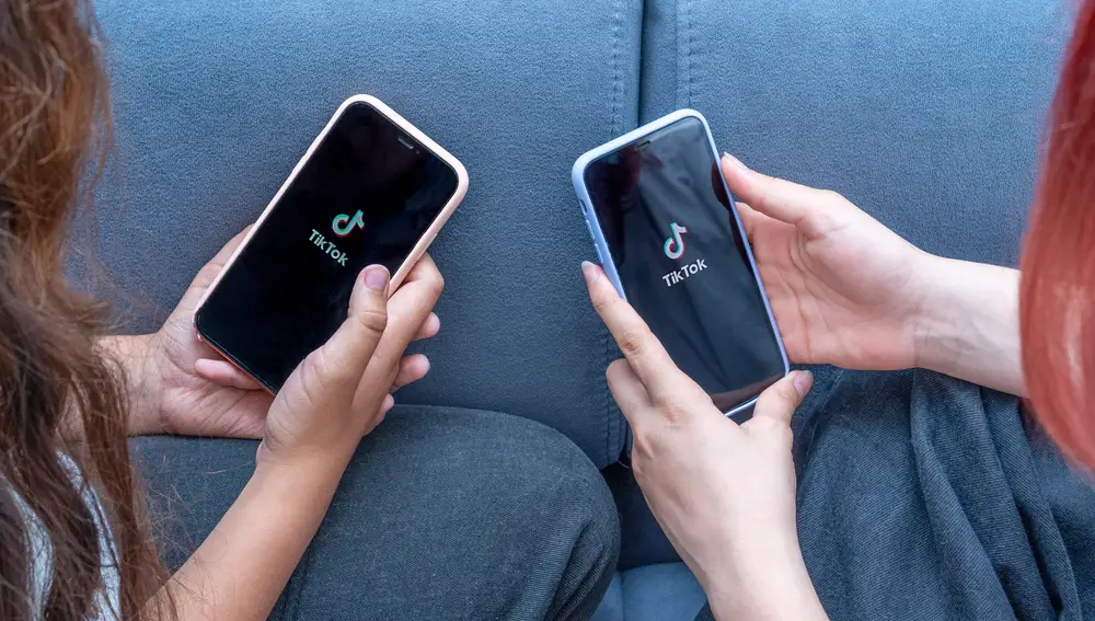 Los jóvenes y TikTok, una madriguera de contenidos vinculados al suicidio y los trastornos alimentarios Los jóvenes y TikTok, una madriguera de contenidos vinculados al suicidio y los trastornos alimentarios