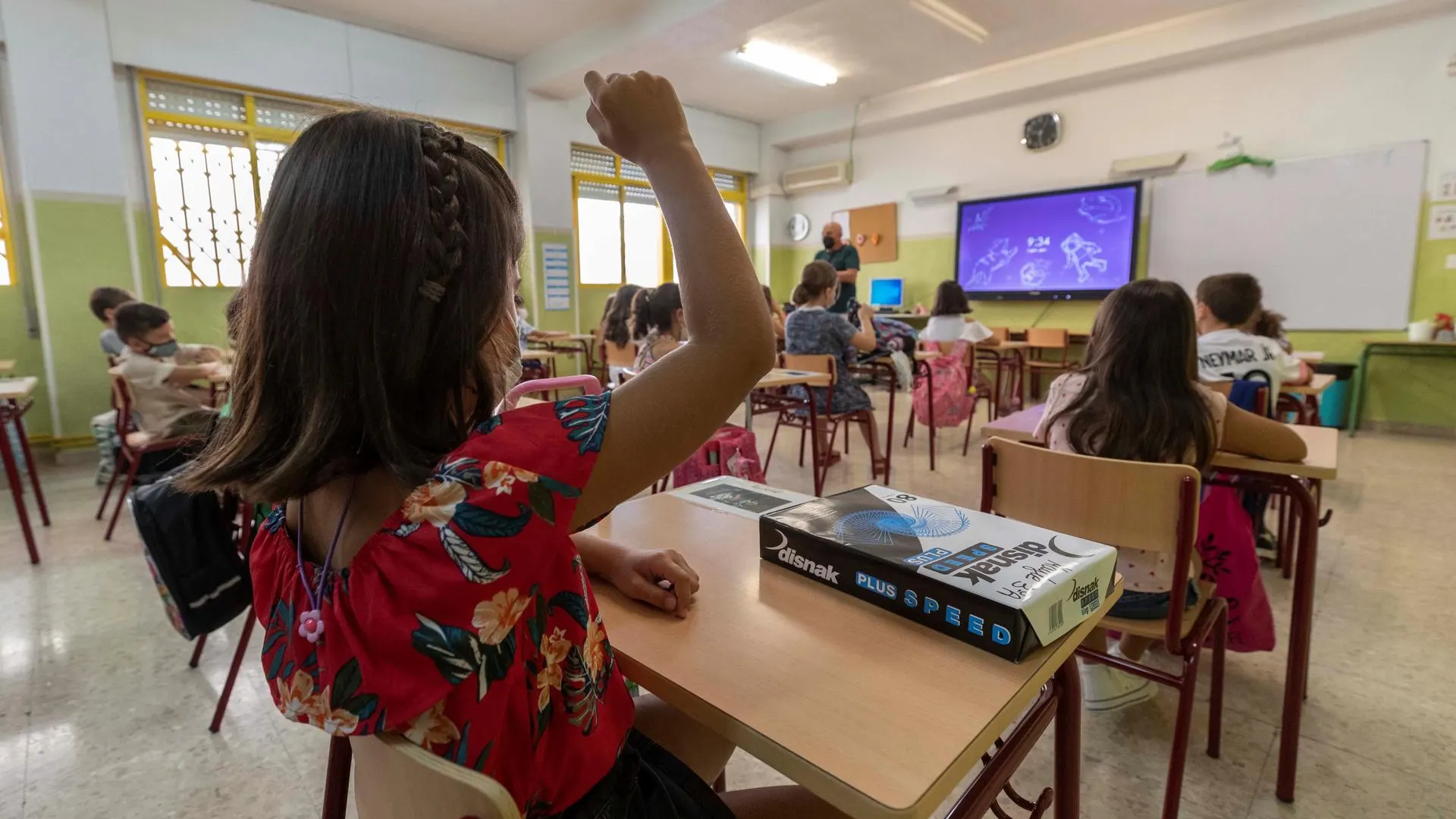 Imagen de archivo de niños dando clase