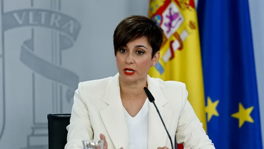La portavoz del Gobierno y ministra de Política Territorial, Isabel Rodríguez durante la rueda de prensa celebrada este martes tras el Consejo de Ministros celebrado en el Palacio de La Moncloa. La portavoz del Gobierno y ministra de Política Territorial, Isabel Rodríguez durante la rueda de prensa celebrada este martes tras el Consejo de Ministros celebrado en el Palacio de La Moncloa.