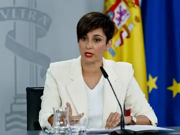 La portavoz del Gobierno y ministra de Política Territorial, Isabel Rodríguez durante la rueda de prensa celebrada este martes tras el Consejo de Ministros celebrado en el Palacio de La Moncloa.