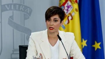 La portavoz del Gobierno y ministra de Política Territorial, Isabel Rodríguez durante la rueda de prensa celebrada este martes tras el Consejo de Ministros celebrado en el Palacio de La Moncloa.
