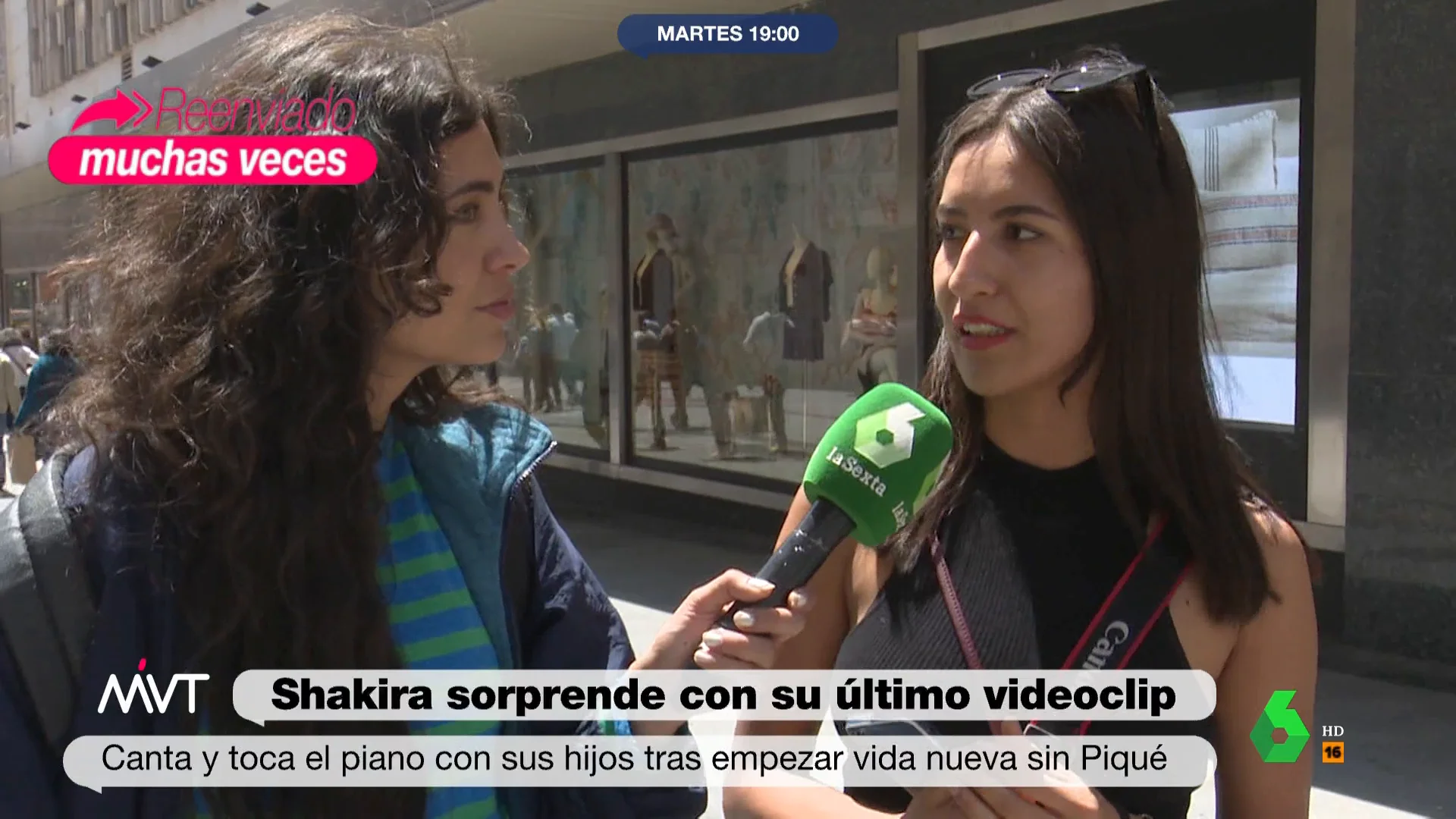 "Se lo merecía, me engañó con una de mis amigas", asegura rotunda esta joven a María Lamela, que sale a la calle para descubrir qué cosas han hecho los españoles y españolas por despecho. Sus curiosas respuestas, en este vídeo.