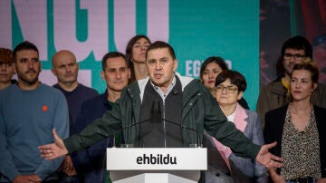 El coordinador general de EH Bildu, Arnaldo Otegi, en un acto en la Plaza Nueva de Bilbao.