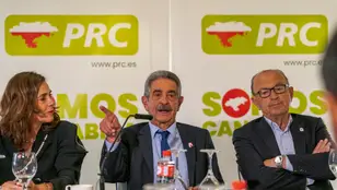 El presidente de Cantabria, Miguel Ángel Revilla, presenta el programa electoral del PRC junto a la coordinadora del mismo, Rosa Valdés