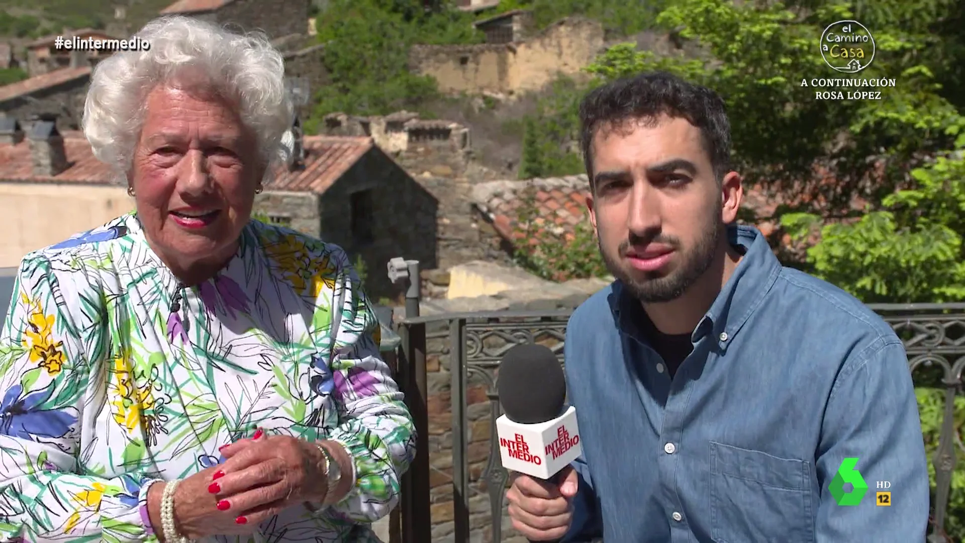 Isma Juárez visita Patones, donde Rosario Testa, 'Charito', se presenta como alcaldesa a sus 99 años. En este vídeo, le cuenta cómo es su medida estrella: construir un parking para turistas y, con lo recaudado, regalar dentaduras a las personas mayores.