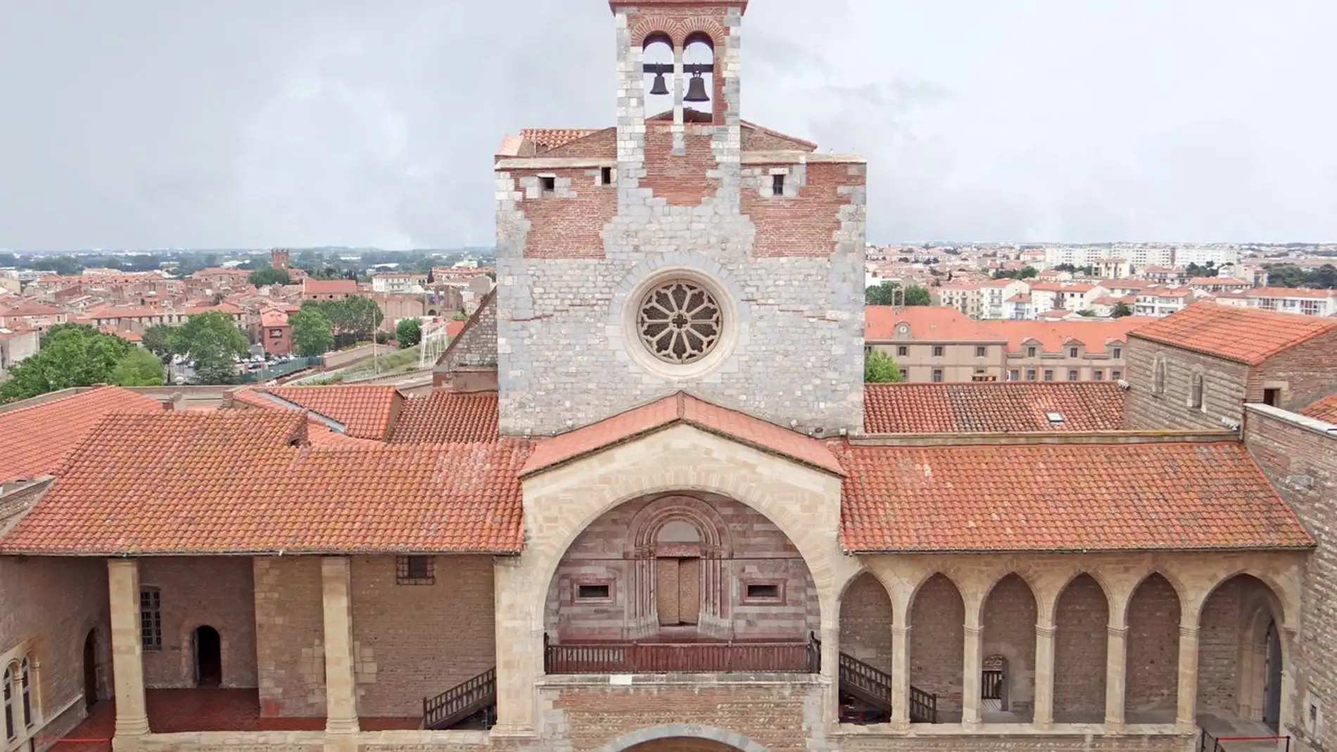 Palacio de los Reyes de Mallorca en Perpiñán: ¿quién ordenó su construcción y cuál es su historia?