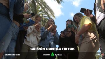 Alberto Garzón, contra el modelo de Tiktok para combatir la adicción