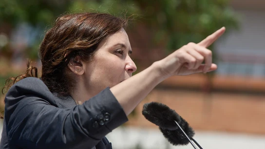 La presidenta de la Comunidad de Madrid y candidata del PP a la reelección, Isabel Díaz Ayuso, interviene durante un acto de campaña electoral del Partido Popular, en el bulevar Miguel Ángel Blanco La presidenta de la Comunidad de Madrid y candidata del PP a la reelección, Isabel Díaz Ayuso, interviene durante un acto de campaña electoral del Partido Popular, en el bulevar Miguel Ángel Blanco