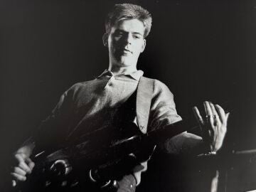 Andy Rourke, bassist for The Smiths, dies of pancreatic cancer at 59