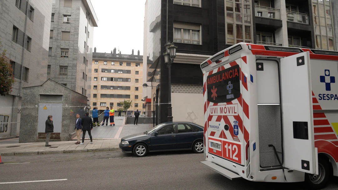 Las mellizas muertas en Oviedo subieron a un sexto piso desde el cuarto y se arrojaron al vacío