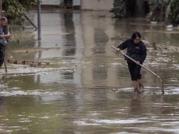 Neighbors without electricity or water and incommunicado: severe floods leave isolated villages in Emilia Romagna, Italy