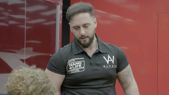 Un empleado le da caña a su jefa infiltrada sin saber quién es en realidad: "Te quedan muchos coches que limpiar" Un empleado le da caña a su jefa infiltrada sin saber quién es en realidad: "Te quedan muchos coches que limpiar"